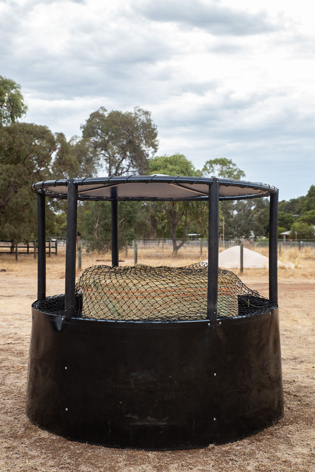 Deluxe Liberty Supplies Hay Ring with Net